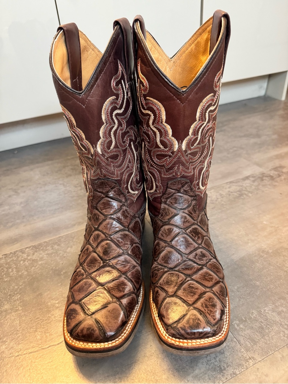 Brown Exotic-Scale Western Cowboy Boots with Cream Stitching